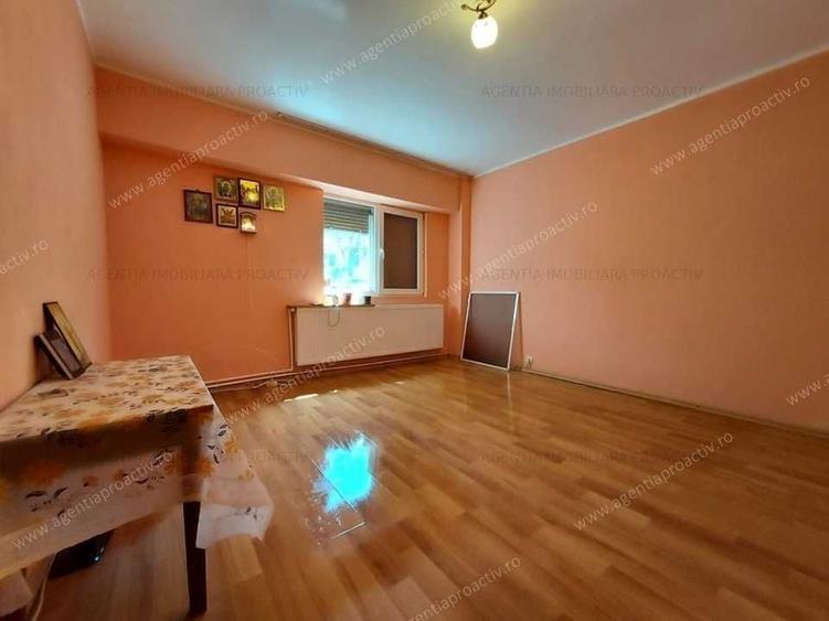 Garsonieră decomandată în Central