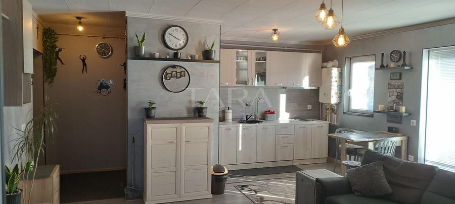 Apartament cu 2 camere decomandat, mobilat în Florești