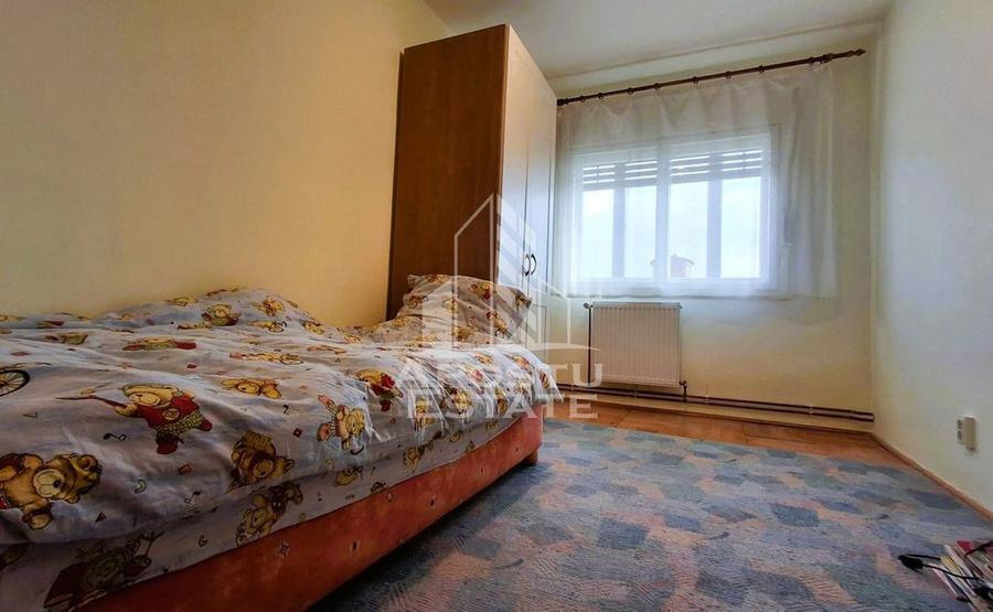 Apartament cu 4 camere decomandat, mobilat în Central