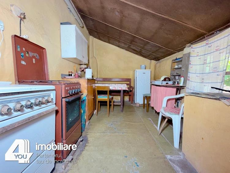 Casă cu 4 camere cu Teren 1459 Mp în Secusigiu