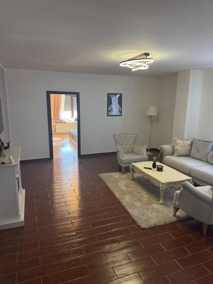 Apartament cu 2 camere decomandat, mobilat în Siret