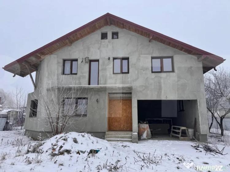 Casă cu 4 camere cu Teren 1000 Mp în Central