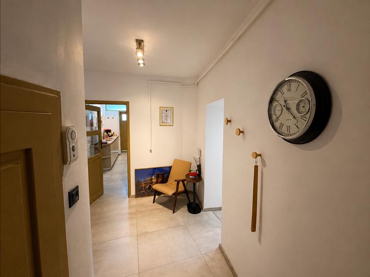 Apartament cu 3 camere circular în Centrul Istoric