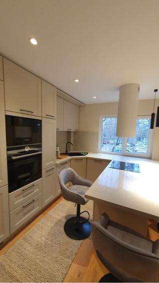Apartament cu 3 camere decomandat în Exterior Vest