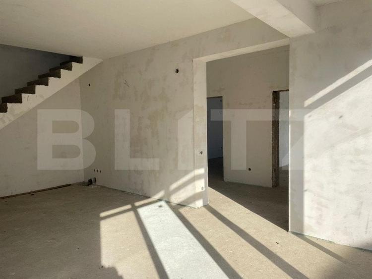 Casă individuală cu 5 camere cu Garaj în Dâmbul Rotund