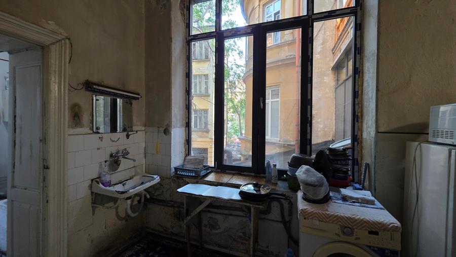 Apartament cu 4 camere semidecomandat în Universitate