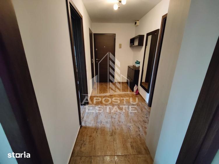 Apartament cu 4 camere decomandat în Girocului