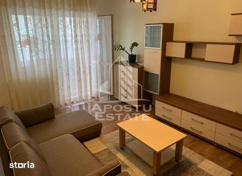 Apartament cu 3 camere semidecomandat, mobilat în Lipovei