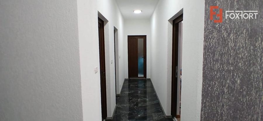 Casă individuală cu 6 camere cu Canalizare în Comloșu Mare