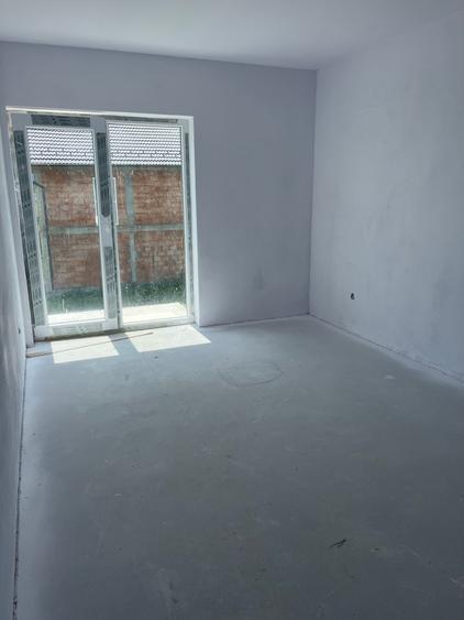 Casa de vanzare singur in curte - 1