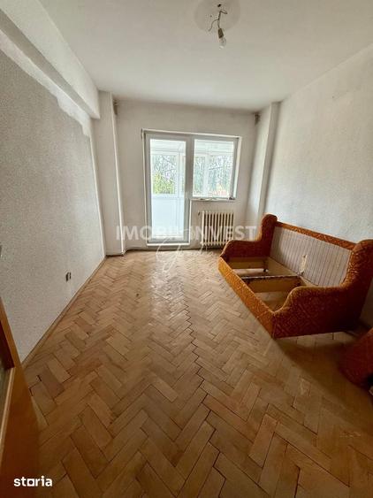 Apartament cu 3 camere în Cetate