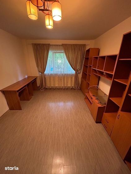 Apartament cu 3 camere semidecomandat în Șerban Vodă