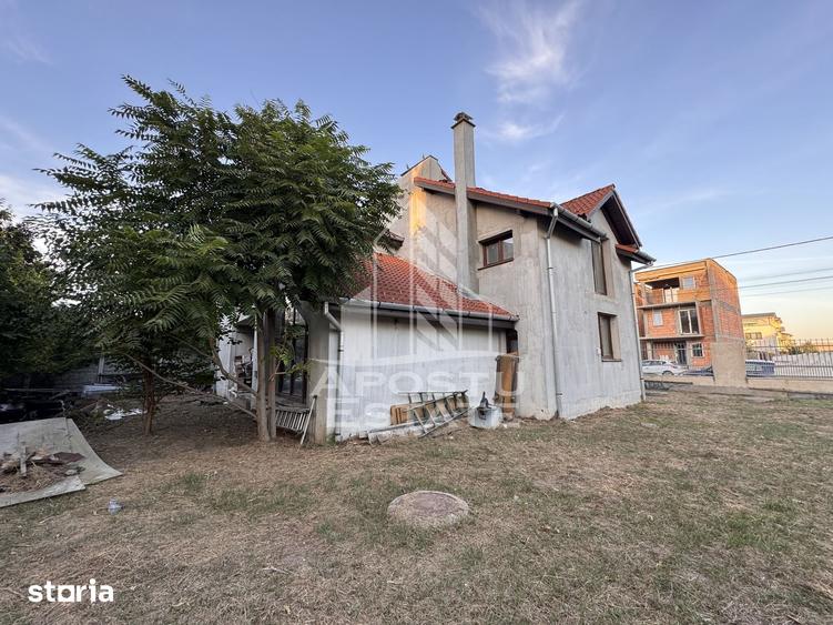 Casă cu 6 camere cu Teren 1034 Mp în Girocului