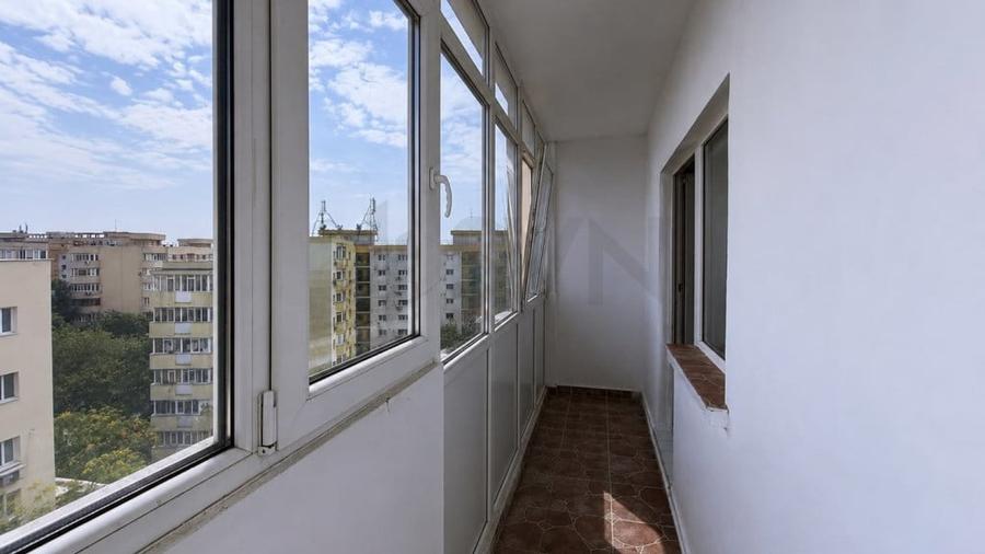 Apartament cu 4 camere decomandat în Lacul Tei