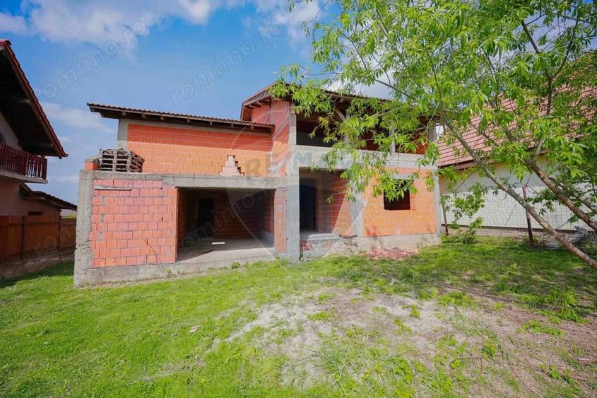 Casă cu Teren 1013 Mp în Cordău