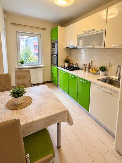 Apartament cu 4 camere semidecomandat, mobilat în Plopilor