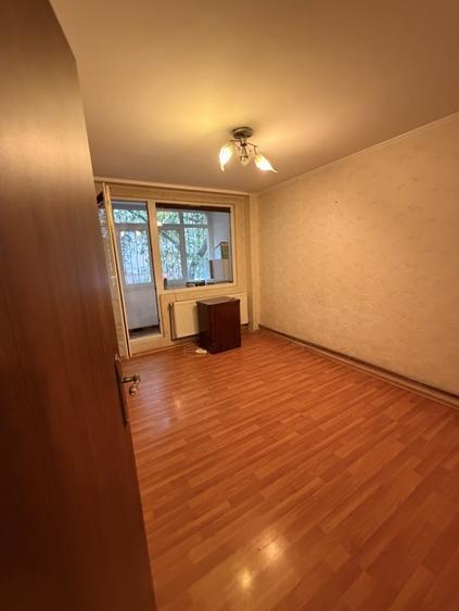 Apartament cu 3 camere semidecomandat, mobilat în Ghencea