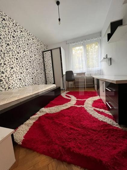 Apartament cu 4 camere decomandat, mobilat în Cornișa