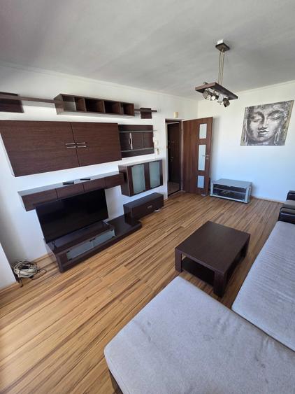 Apartament cu 3 camere decomandat în Tineretului