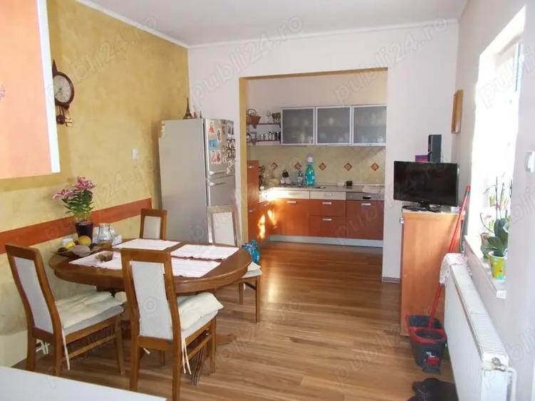 Casă cu 4 camere în Ghirodei