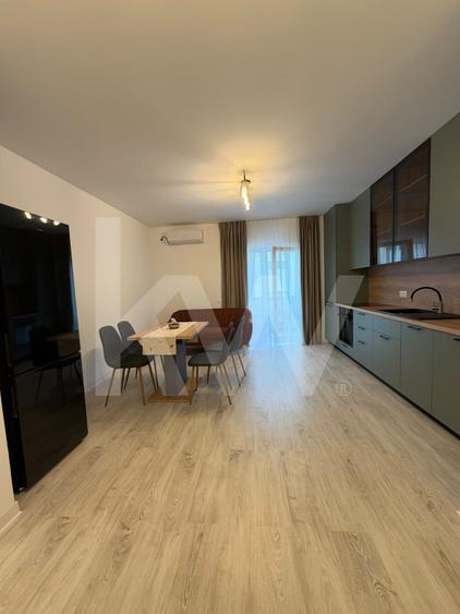 Apartament cu 3 camere semidecomandat, mobilat în Mihai Viteazul