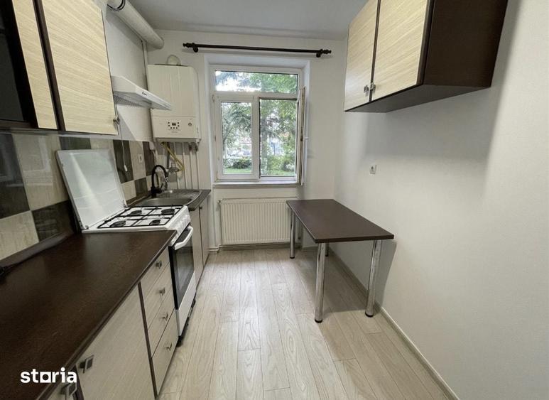 Apartament cu 4 camere decomandat în Central