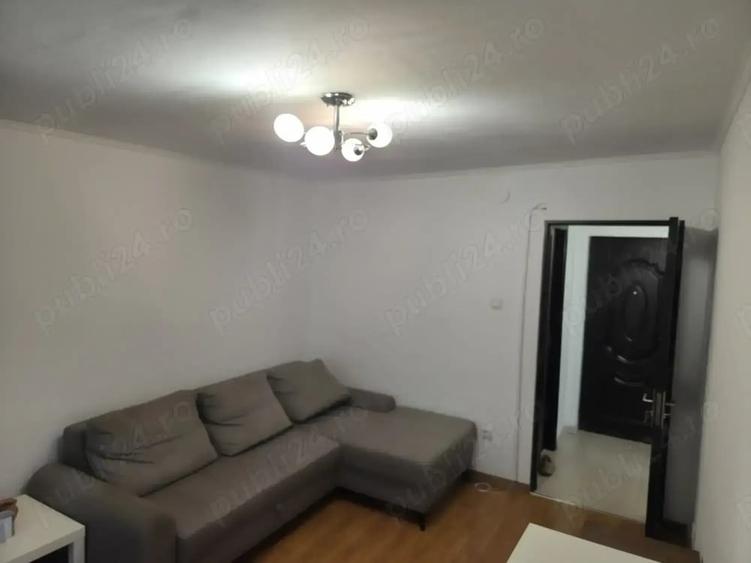 Apartament cu 3 camere semidecomandat în Micro 9