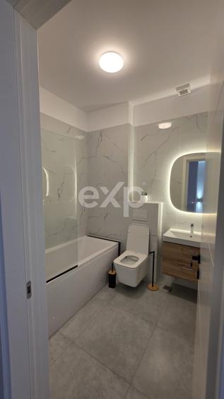 Apartament cu 3 camere decomandat în Tunari