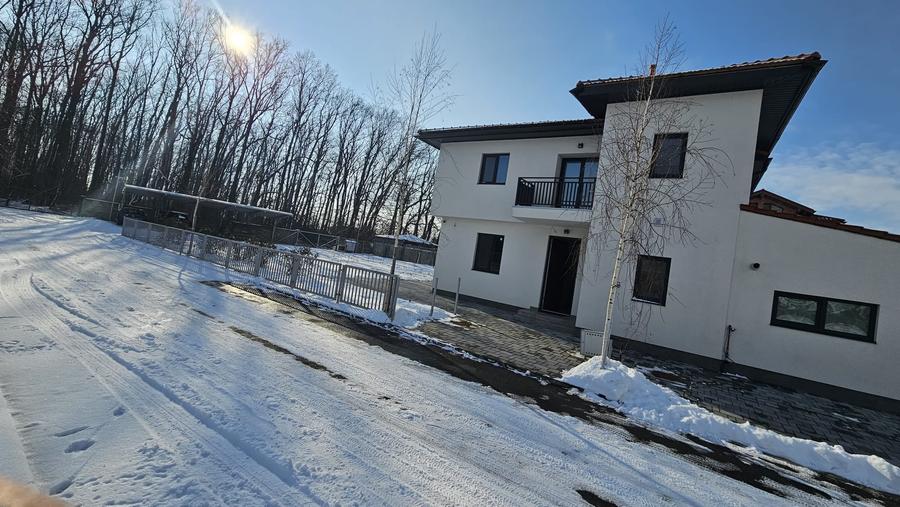 Casă individuală cu 4 camere cu Canalizare în Corbeanca