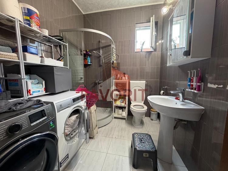 Duplex cu 5 camere cu Canalizare în Săcălaz