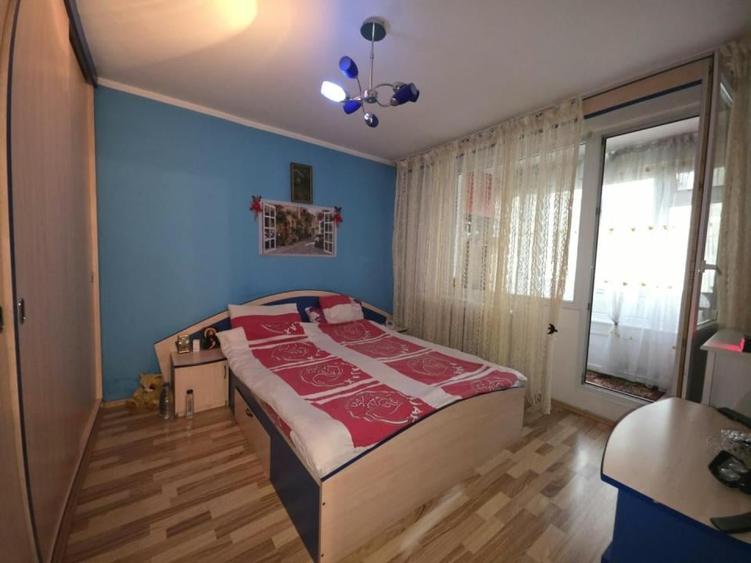 Apartament cu 4 camere în Drumul Taberei