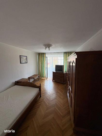 Apartament cu 3 camere decomandat, mobilat în Tolstoi