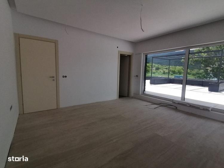 Casă cu 4 camere în Prislop