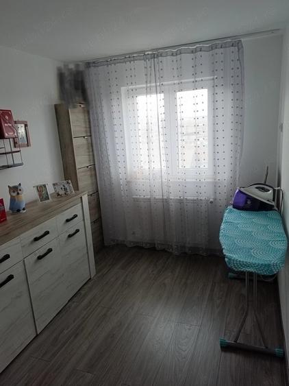 Apartament cu 4 camere semidecomandat în Central