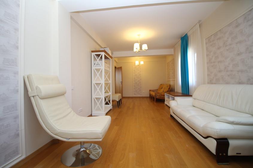Casă individuală cu 5 camere cu Canalizare în Cernica
