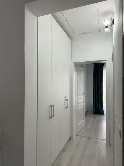 Apartament cu 3 camere semidecomandat în Giroc