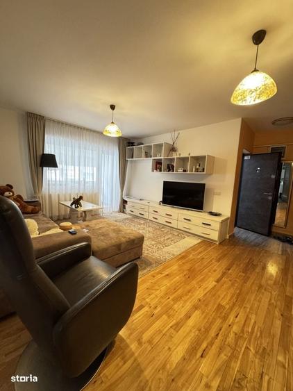 Apartament cu 3 camere semidecomandat în Florești