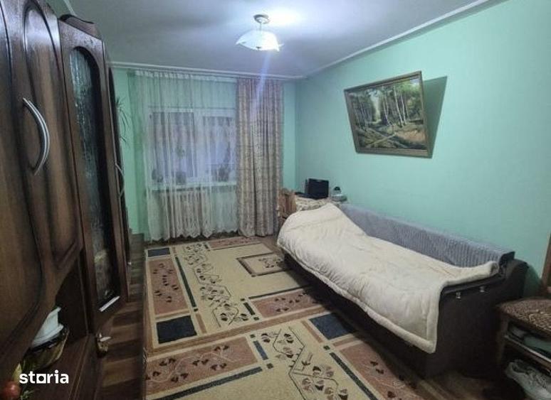 Apartament cu 3 camere decomandat în Podul de Fier