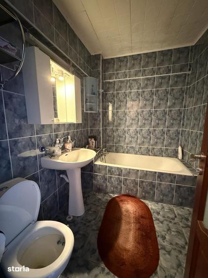 Apartament cu 4 camere decomandat în Traian