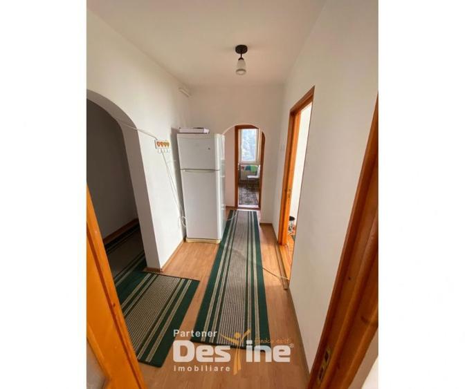 Apartament cu 4 camere semidecomandat, mobilat în Central