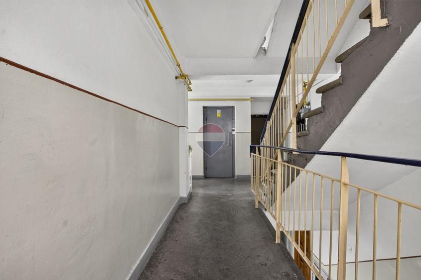 Apartament cu 4 camere decomandat, mobilat în Polivalentă