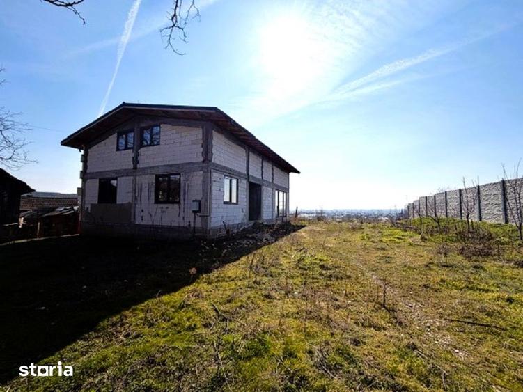 Casă cu 5 camere cu Teren 1490 Mp în Curtișoara