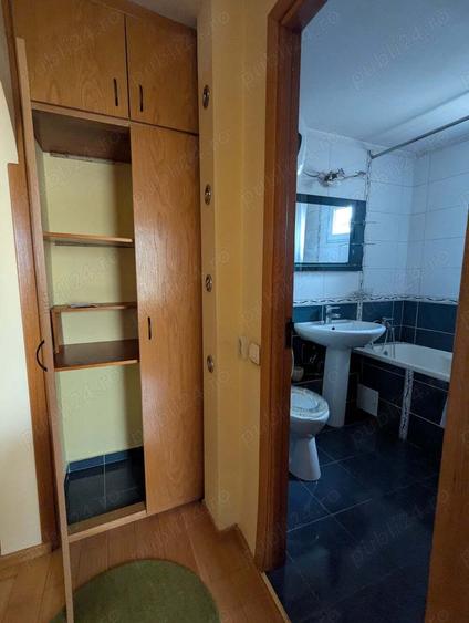 Apartament cu 4 camere semidecomandat în Pantelimon