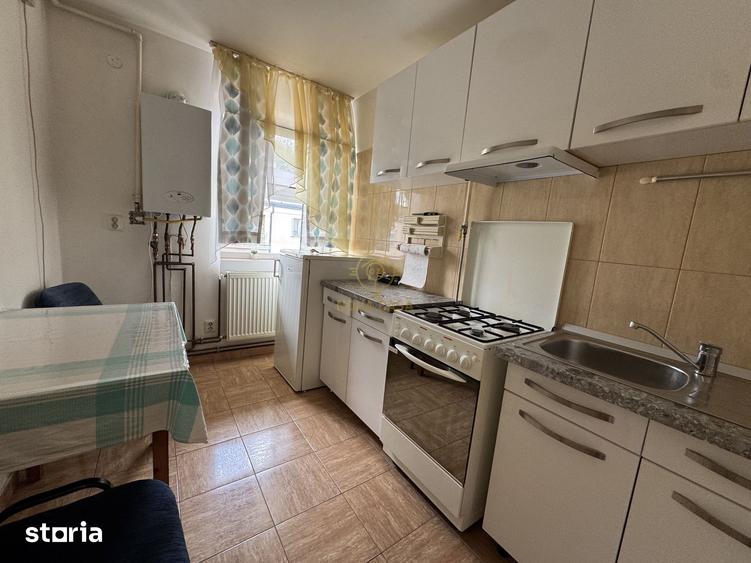 Apartament cu 3 camere semidecomandat în Central