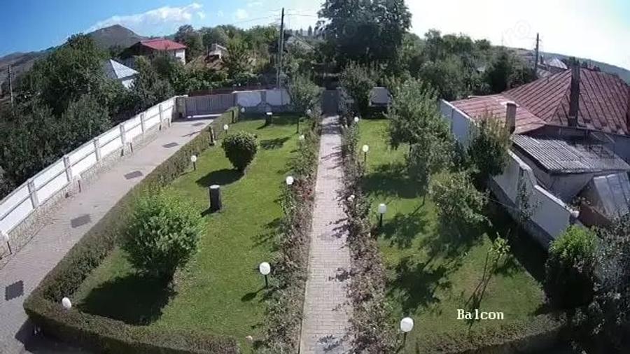 Casă cu 6 camere cu Teren 1300 Mp în Central