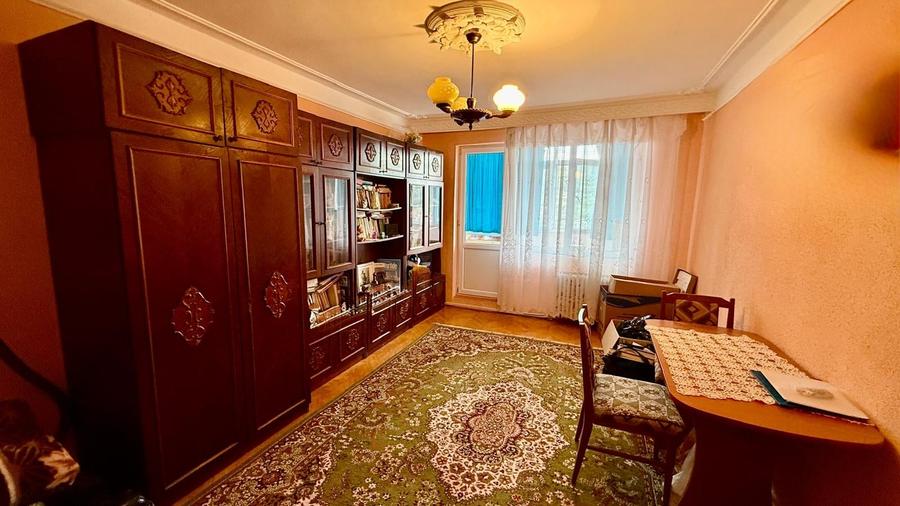 Apartament cu 3 camere decomandat în Alexandru cel Bun