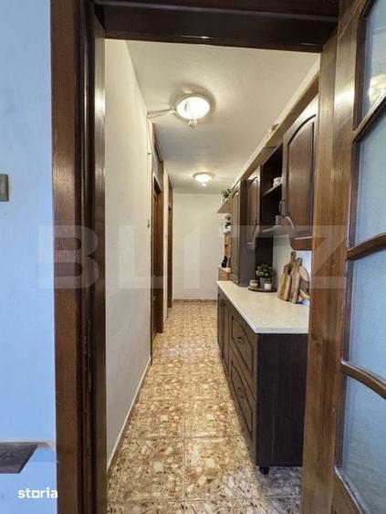Apartament cu 3 camere semidecomandat în Rovine