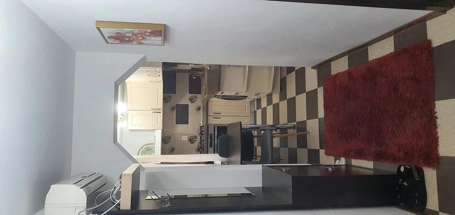 Apartament cu 3 camere decomandat în Cet