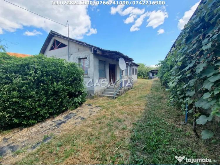 Casă cu 2 camere cu Teren 2554 Mp în Sănătești