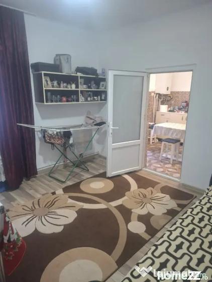 Casă cu 7 camere cu Teren 271 Mp în Central